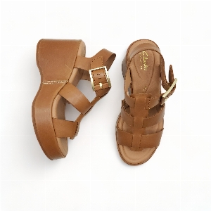 Manon Cove Tan