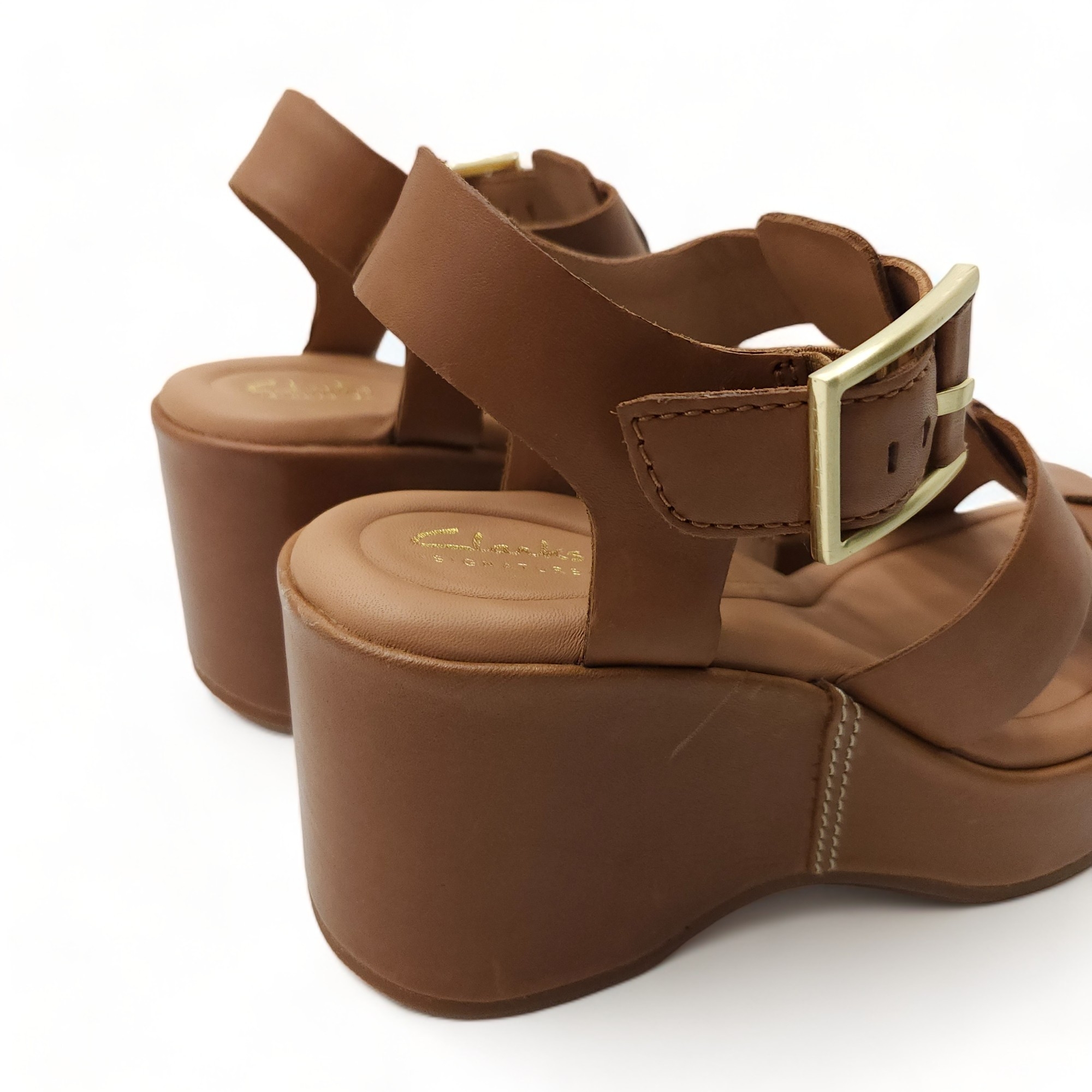 Manon Cove Tan