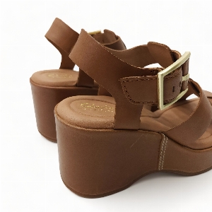 Manon Cove Tan